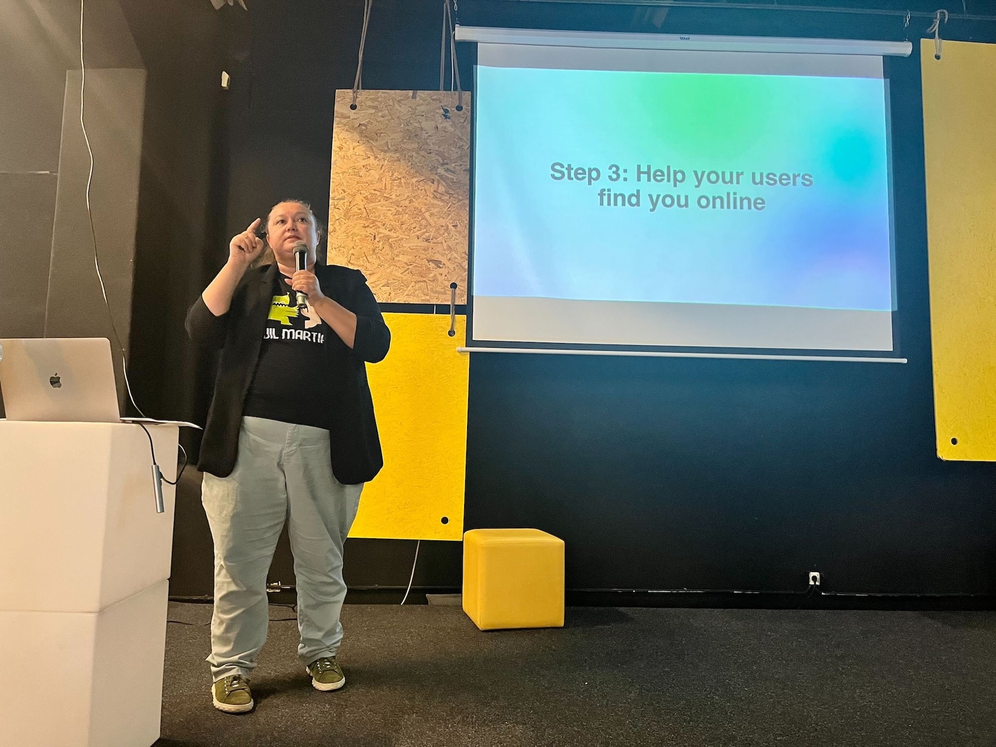 Background for Overcoming imposter syndrome: promoting yourself and your Open Source